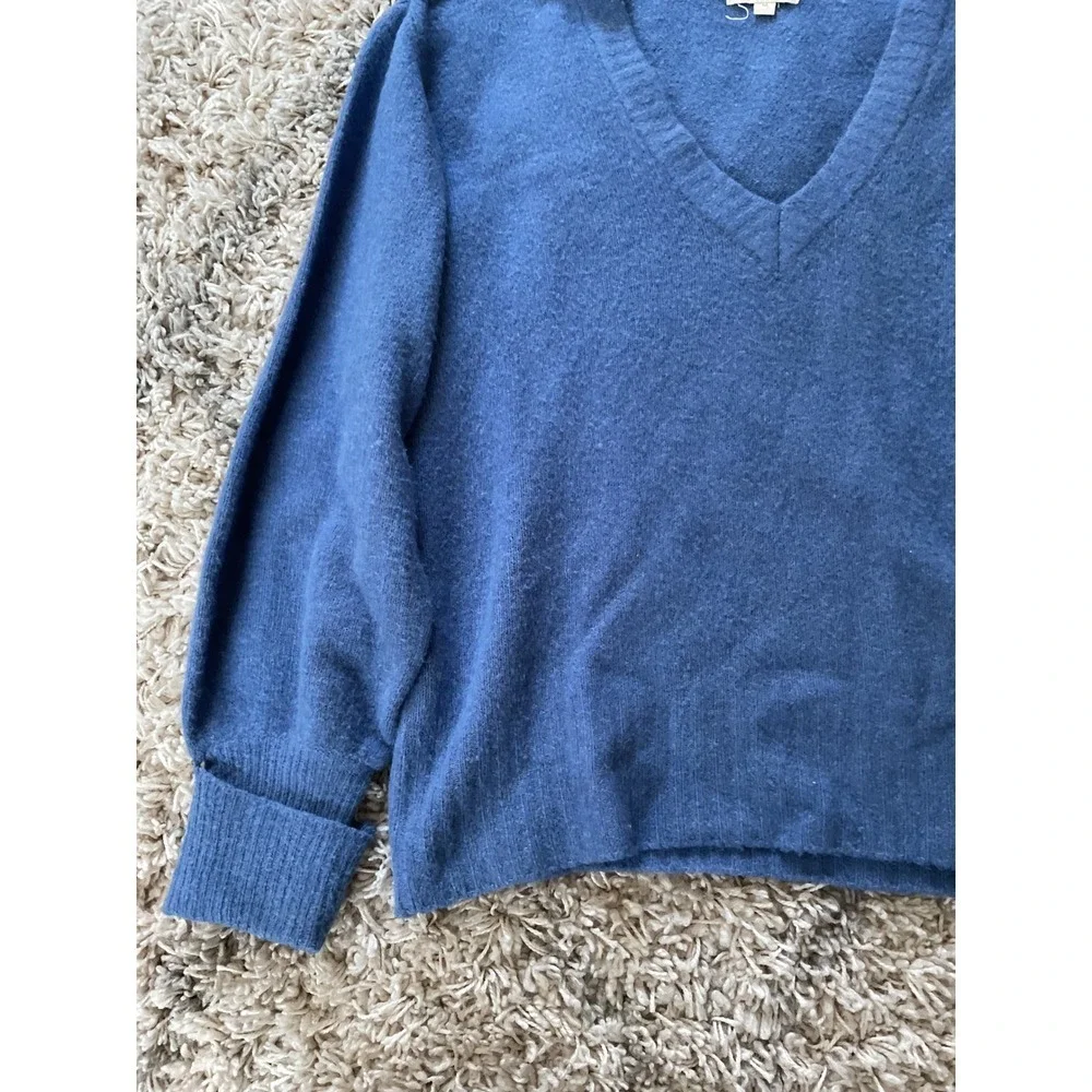 Elan Womens Blue Fuzzy V-Neck Sweater‎ Long Sleeve Ribbed Cuffs Size Medium